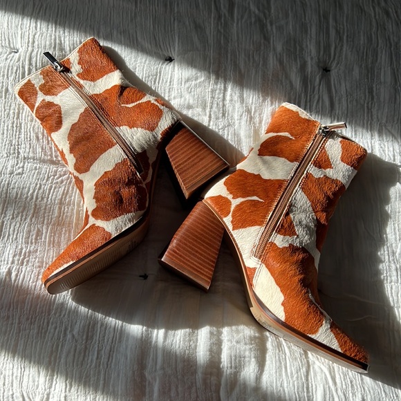 Women’s Booties - Picture 4 of 9